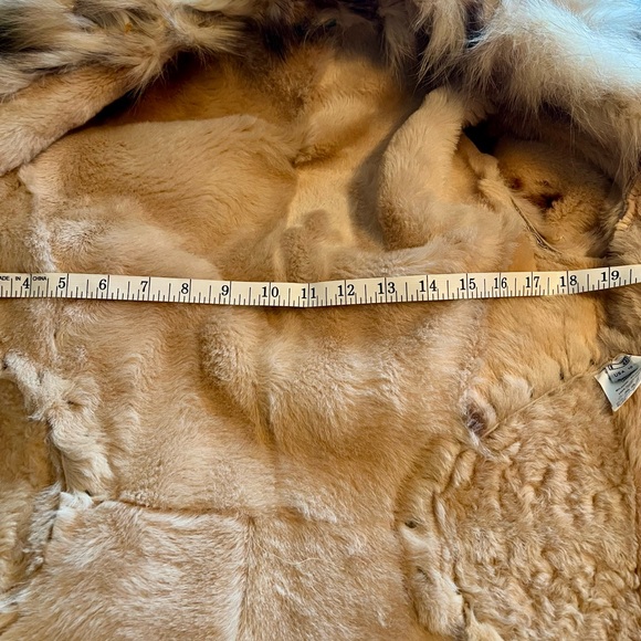 Elegant Cream sheepskin Fur-Trimmed Women's Coat made in Italy - Picture 8 of 11